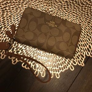 AUTHENTIC Double Zipper Coach Wristlet!